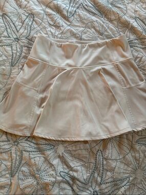 Aeropostale White Tennis/Skater Skort with 3 hidden pockets